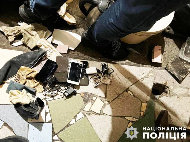 «Хочу купити ваш товар, передайте кур’єру»: на Житомирщині судитимуть афериста з місць позбавлення волі