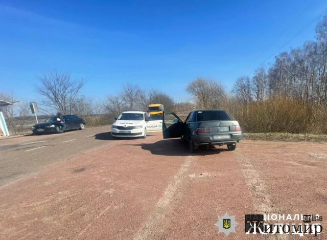 У Черняхові ВАЗ зіштовхнувся з велосипедистом: водія двоколісника госпіталізували. ФОТО