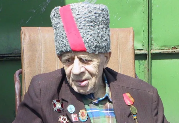 Діда Петра із села Дивин називали “українською Вангою” за феноменальний і дивовижний дар Діда Петра із села Дивин називали “українською Вангою” за феноменальний і дивовижний дар