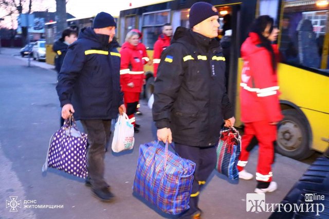 На залізничний вокзал у Бердичів приїхали понад 50 переселенців зі сходу