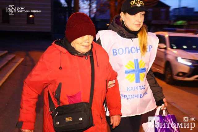 На залізничний вокзал у Бердичів приїхали понад 50 переселенців зі сходу