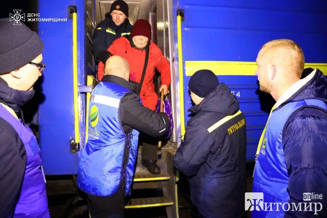 На залізничний вокзал у Бердичів приїхали понад 50 переселенців зі сходу