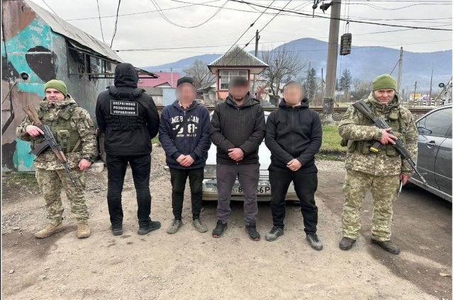 Прикордонники затримали 13 чоловіків, які намагалися втекти за кордон, серед них – жителі Житомирщини