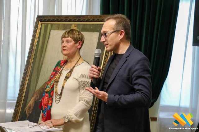 У житомирському Дому української культури відкрили виставку Миколи Максименка "Крим наш. Весна надії"