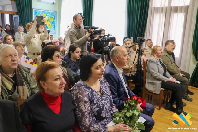 У житомирському Дому української культури відкрили виставку Миколи Максименка "Крим наш. Весна надії"