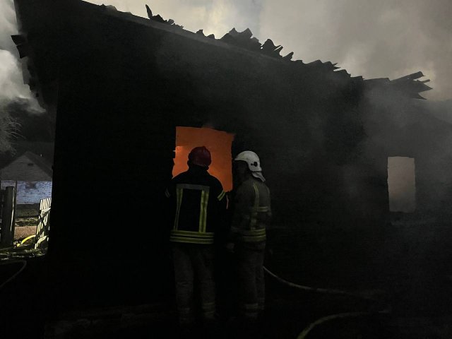 На півночі Житомирщини вогонь знищив житловий будинок. ФОТО