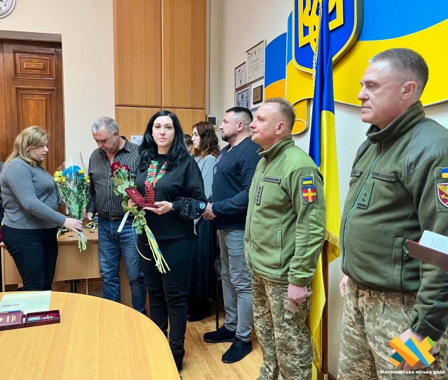 У Житомирі родинам загиблих військових передали державні нагороди. ФОТО