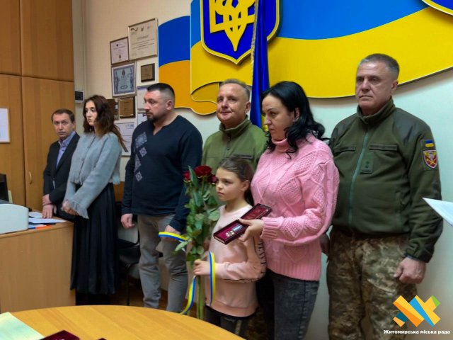 У Житомирі родинам загиблих військових передали державні нагороди. ФОТО