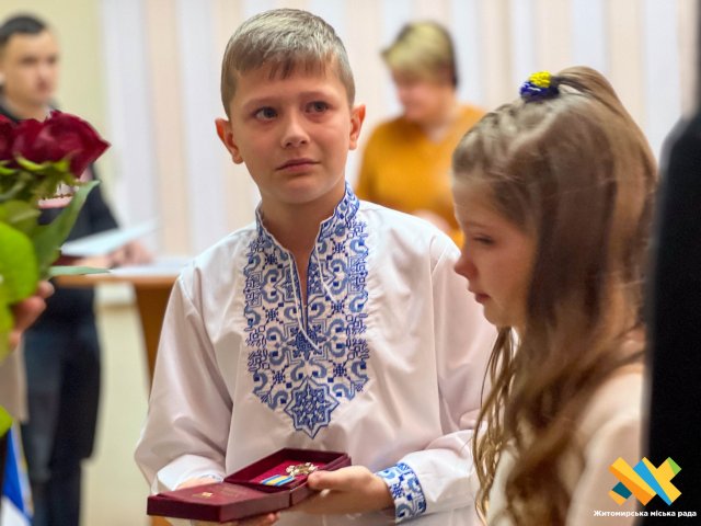 У Житомирі родинам загиблих військових передали державні нагороди. ФОТО