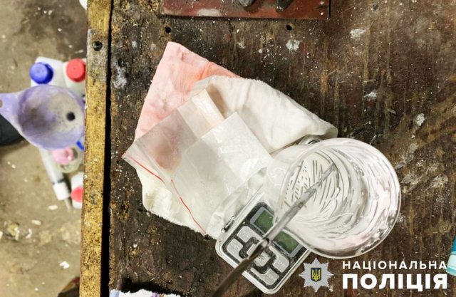 На Житомирщині поліція ліквідувала конвеєр психотропів: наркодилерам оголошено підозри. ФОТО
