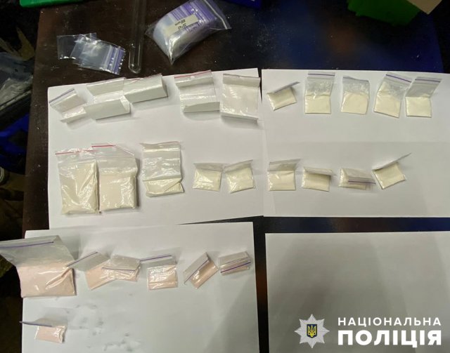 На Житомирщині поліція ліквідувала конвеєр психотропів: наркодилерам оголошено підозри. ФОТО
