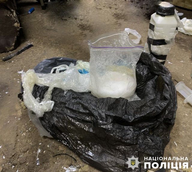 На Житомирщині поліція ліквідувала конвеєр психотропів: наркодилерам оголошено підозри. ФОТО