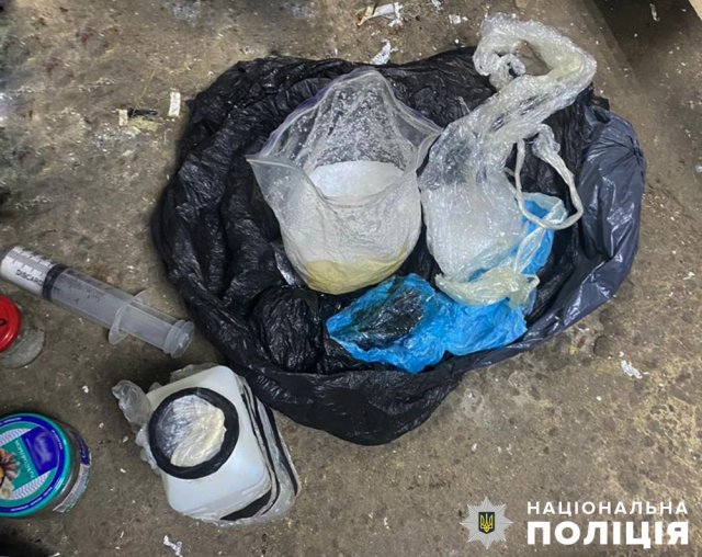 На Житомирщині поліція ліквідувала конвеєр психотропів: наркодилерам оголошено підозри. ФОТО