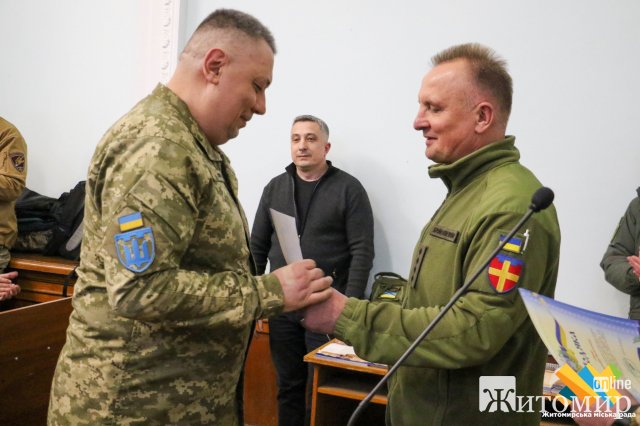 У Житомирі вручили нагороди бійцям добровольчого територіального батальйону