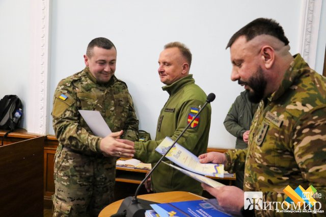 У Житомирі вручили нагороди бійцям добровольчого територіального батальйону