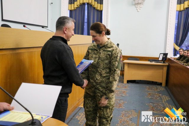 У Житомирі вручили нагороди бійцям добровольчого територіального батальйону