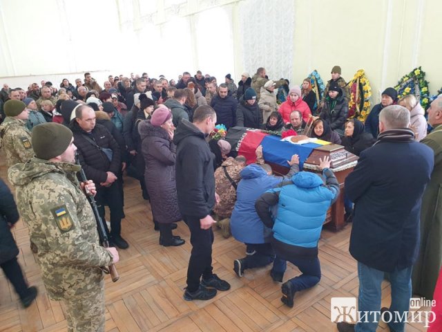 У Бердичеві попрощалися із військовим Олександром Шкрабієм