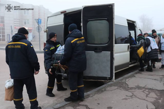 До Бердичева на евакуаційному потязі приїхали майже 60 жителів Донеччини. ФОТО
