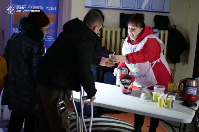 До Бердичева на евакуаційному потязі приїхали майже 60 жителів Донеччини. ФОТО