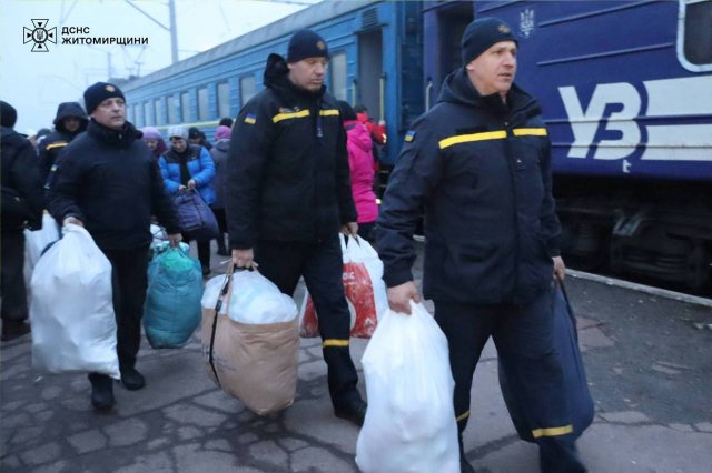 До Бердичева на евакуаційному потязі приїхали майже 60 жителів Донеччини. ФОТО