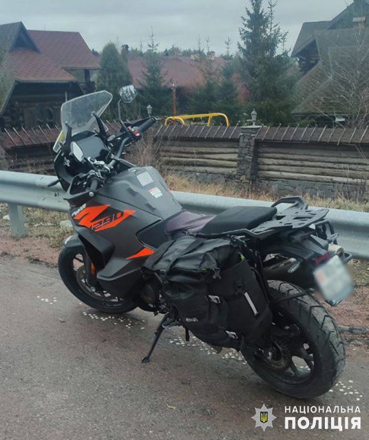 Поліцейські Житомирського району розшукують викрадений мотоцикл та очевидців 