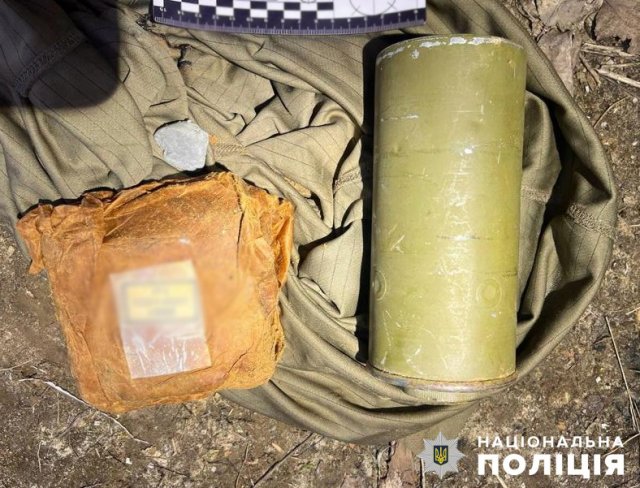 Граната на Бердичівщині та вибухівка у Коростенському районі - "знахідки" поліцейських. ФОТО