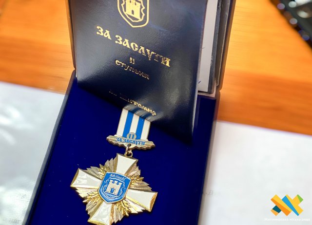 У Житомирі нагородили відзнакою керівника благодійного фонду, а з Червоним хрестом підписали меморандум