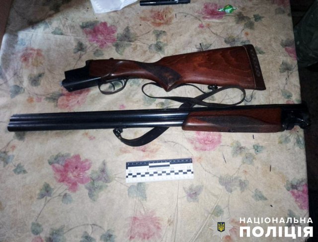На півночі Житомирщини поліцейські вилучили зброю та набої з приватних обійсть. ФОТО