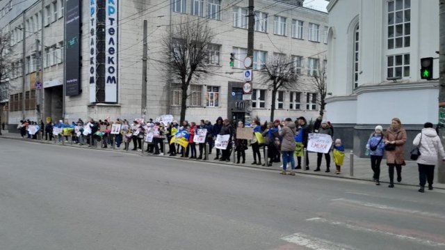 У Житомирі містяни проводили акцію на підтримку полонених та зниклих безвісти