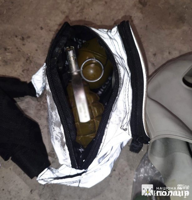 У Житомирі викрили наркоторговців: облаштували лабораторію в гаражах та перевозили обладнання в сумці для доставки їжі