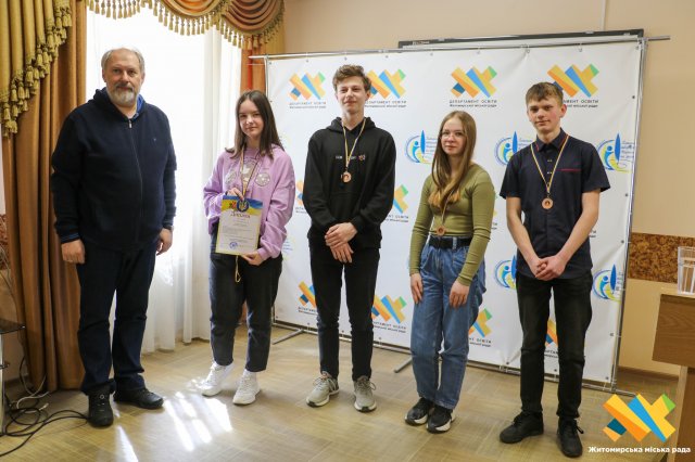 У Житомирі нагородили переможців інтелектуальної гри «Математичний батл»