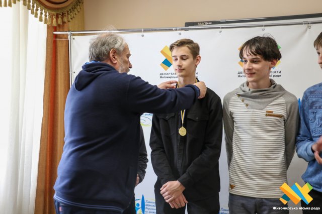 У Житомирі нагородили переможців інтелектуальної гри «Математичний батл»