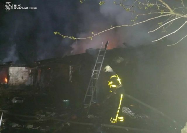  У селі Житомирського району вогнеборці виявили загиблого 71-річного чоловіка. ФОТО