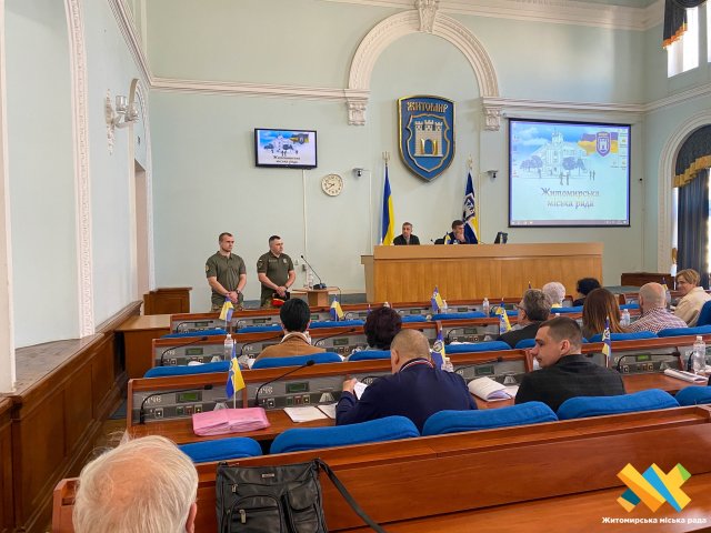 Житомиру передали бойові прапори від захисників. ФОТО