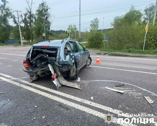 Неподалік Житомира зіштовхнулись Chrysler та Skoda. ФОТО