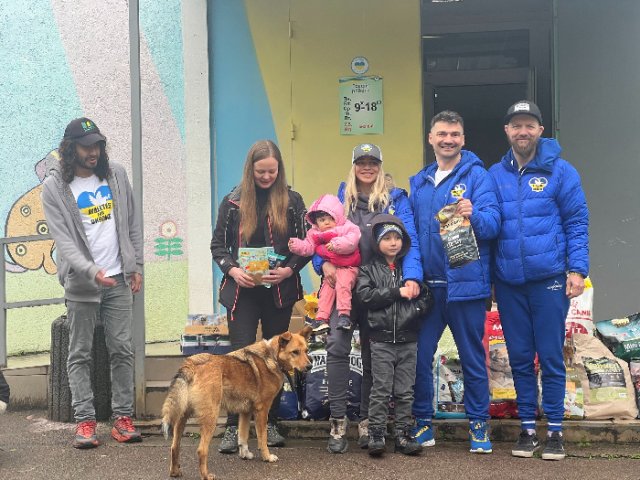 У Житомирі олімпійські чемпіони стали друзями-волонтерами Центру захисту тварин
