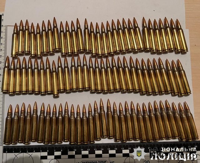 У Коростені поліцейські затримали чоловіка за підозрою у торгівлі боєприпасами