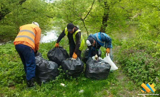 У Житомирській міськраді прозвітували про загальноміське прибирання: вивезено 866 м3 сміття
