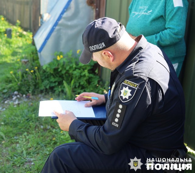 У місті на Житомирщині чоловік зарубав матір, а частини тіла хотів спалити