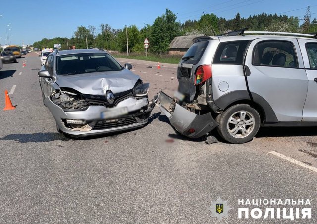Подробиці ДТП біля Житомира: травми отримали пасажирка та водій Cherry