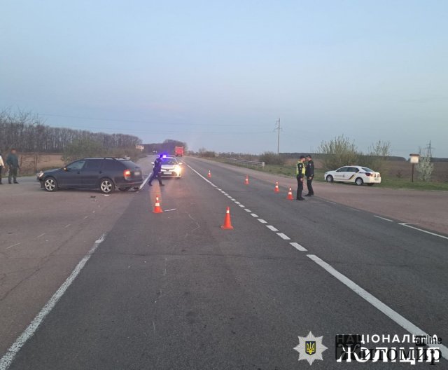На Бердичівщині Skoda, здійснюючи рух з другорядної дороги на перехресті, зіштовхнулась з мотоциклом
