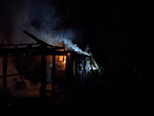 На півночі Житомирщини в будинку рятувальники виявили тіло 40-річного чоловіка. ФОТО