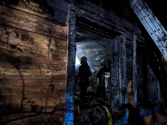 На півночі Житомирщини в будинку рятувальники виявили тіло 40-річного чоловіка. ФОТО