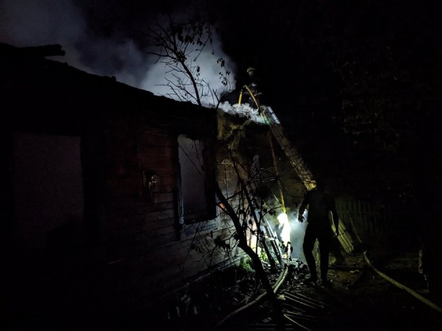 На півночі Житомирщини в будинку рятувальники виявили тіло 40-річного чоловіка. ФОТО