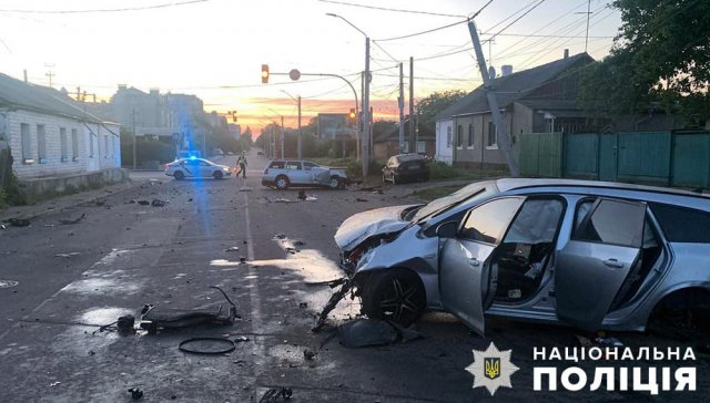 Автотроща в Житомирі: травмовано трьох осіб, а поліція шукає одного з водіїв-учасників ДТП