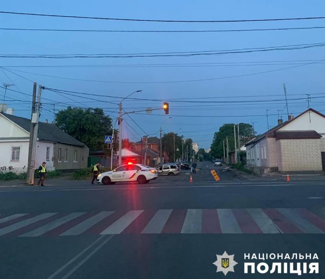 Автотроща в Житомирі: травмовано трьох осіб, а поліція шукає одного з водіїв-учасників ДТП