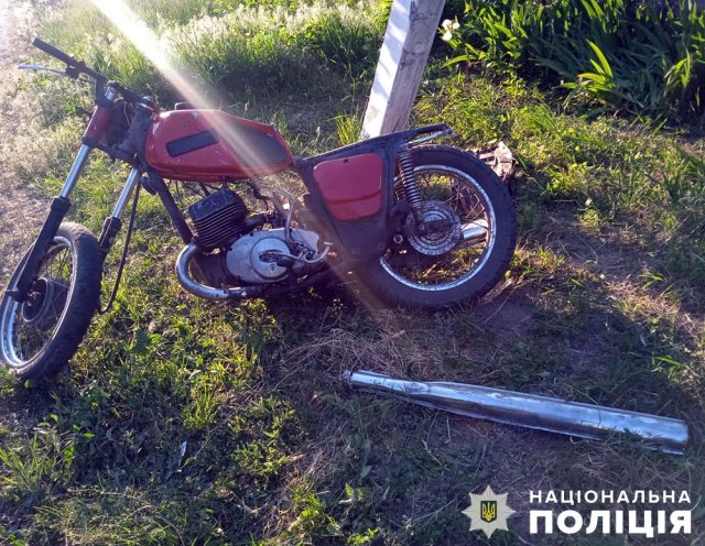 У Звягелі мікроавтобус зіштовхнувся з мотоциклом під керуванням 17-річного хлопця. ФОТО