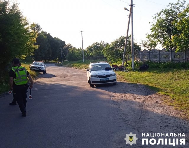 У Звягелі мікроавтобус зіштовхнувся з мотоциклом під керуванням 17-річного хлопця. ФОТО