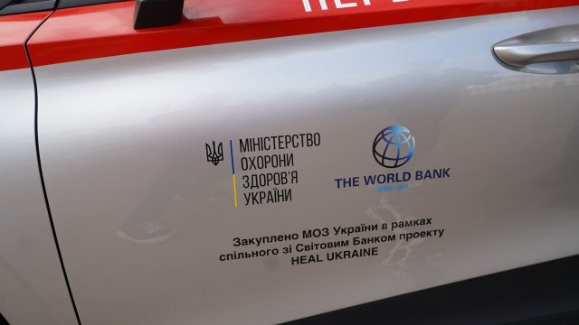 Два медзаклади в Житомирській області отримали електромобілі