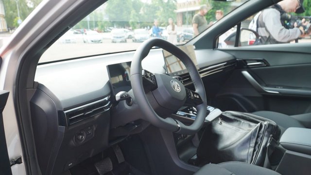 Два медзаклади в Житомирській області отримали електромобілі
